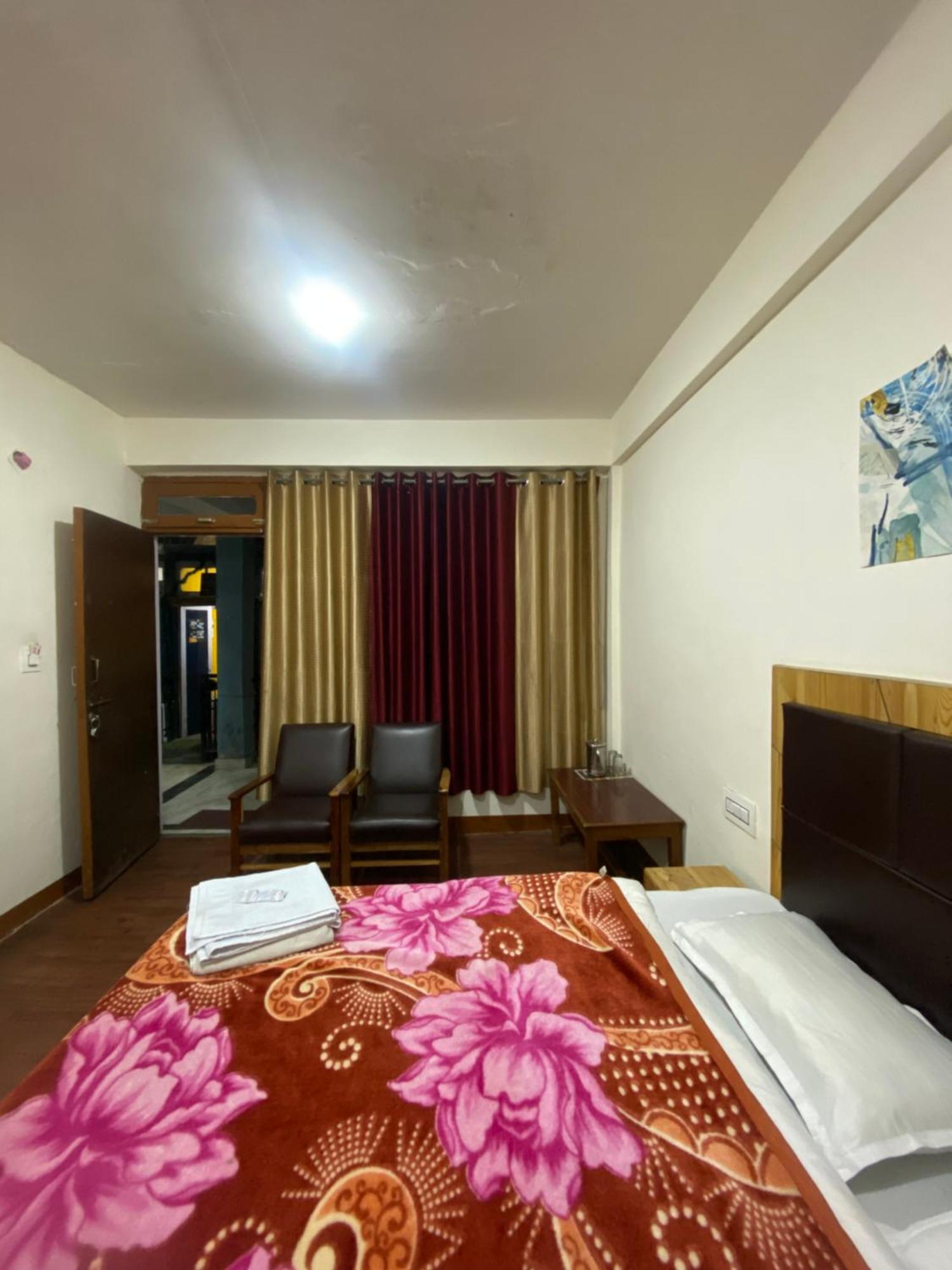 The Prasher Lodge Mall Road Manali 외부 사진