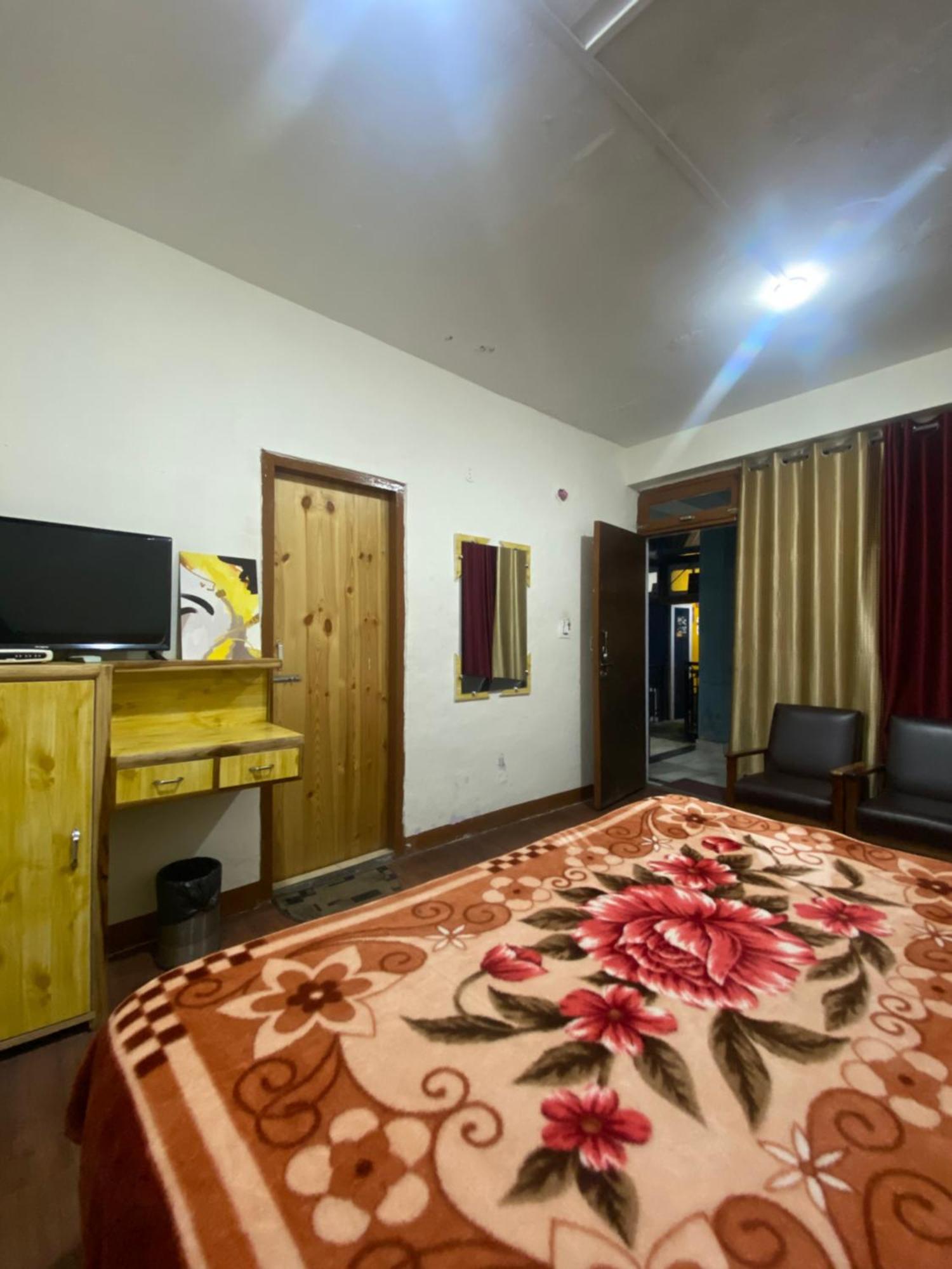 The Prasher Lodge Mall Road Manali 외부 사진