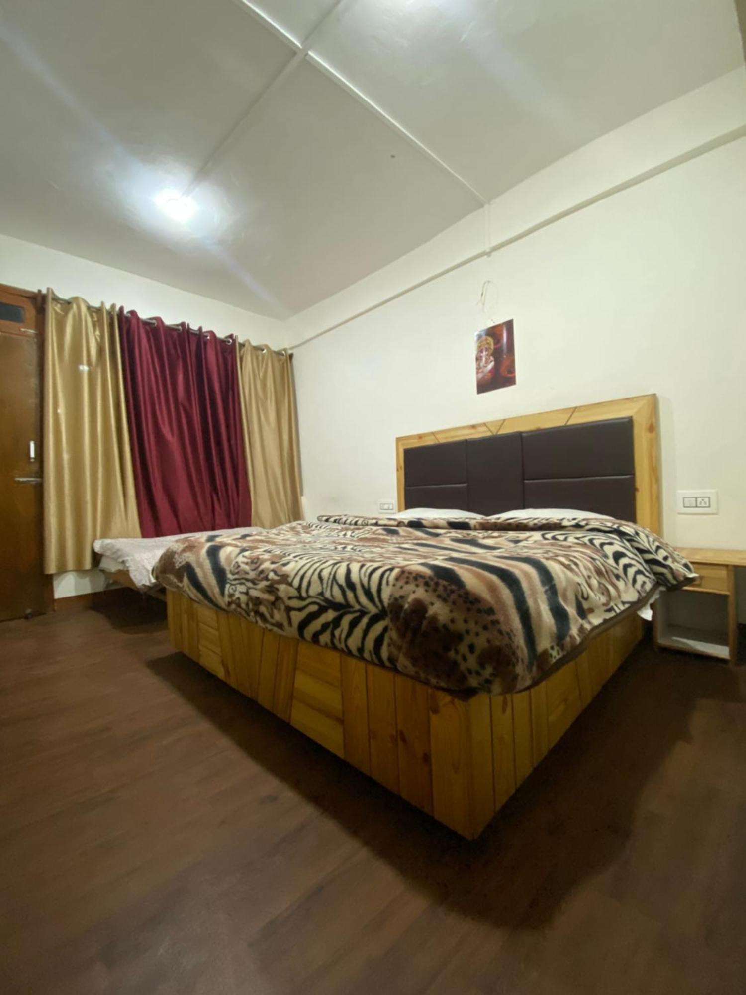 The Prasher Lodge Mall Road Manali 외부 사진